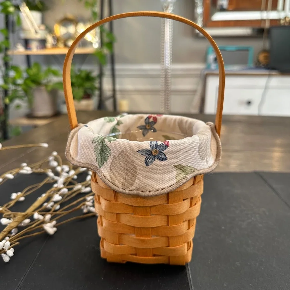 Longaberger 2002 Horizon of Hope Basket W/Plastic &‎ cloth Liner Hang Charm VTG
